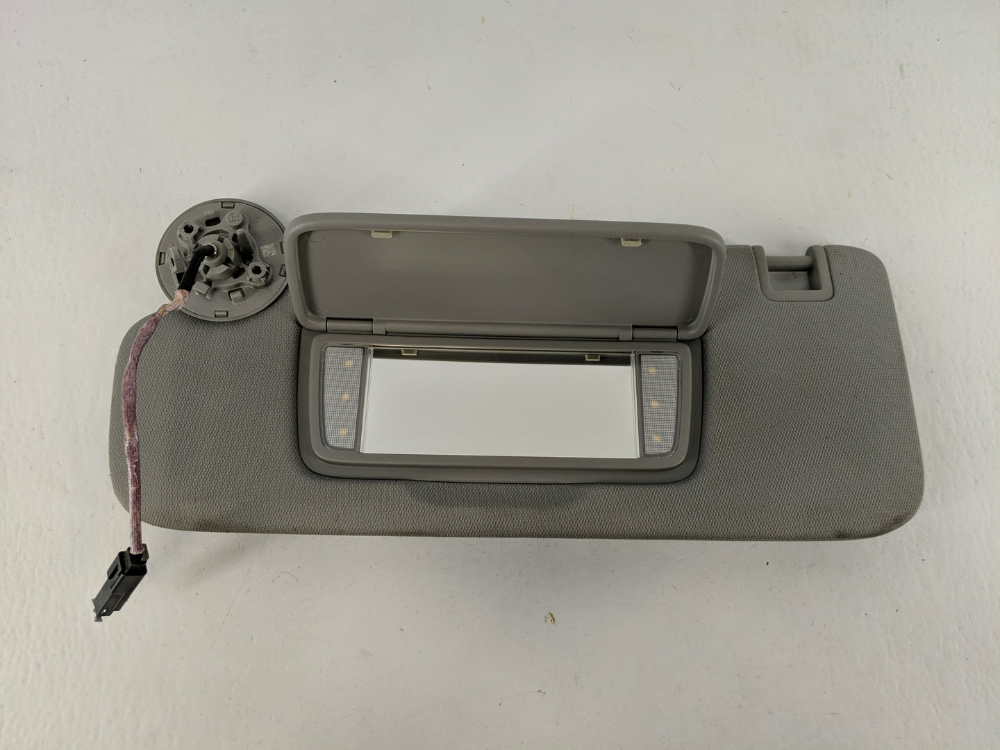 2020-2022 Chevrolet Equinox Sun Visor Shade Replacement Driver Left Mirror Fits Fits 2020 2021 2022 OEM Used Auto Parts - Oe