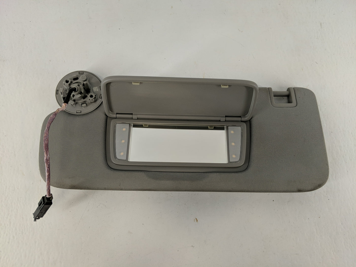 2020-2022 Chevrolet Equinox Sun Visor Shade Replacement Driver Left Mirror Fits Fits 2020 2021 2022 OEM Used Auto Parts - Oe