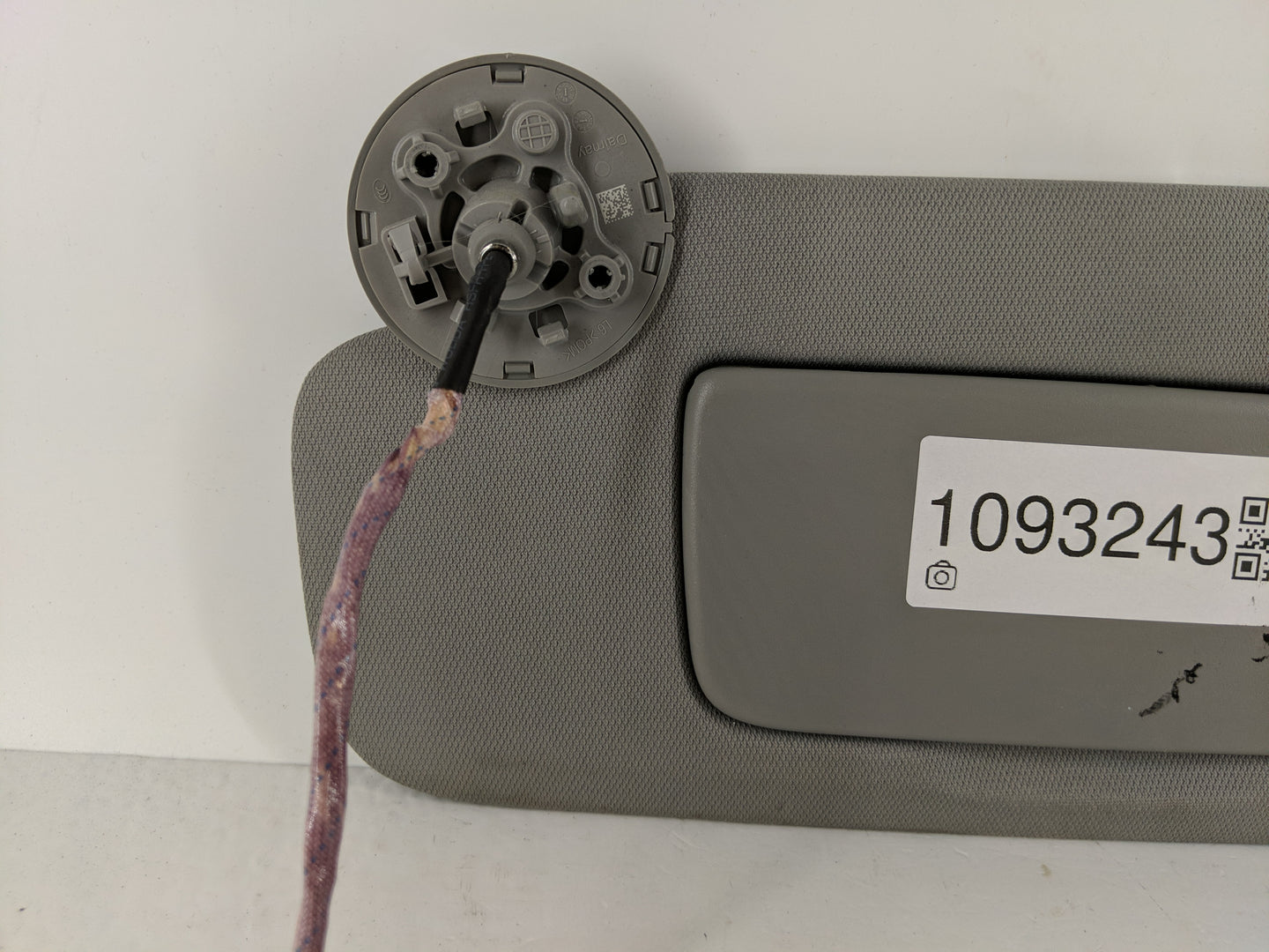 2020-2022 Chevrolet Equinox Sun Visor Shade Replacement Driver Left Mirror Fits Fits 2020 2021 2022 OEM Used Auto Parts - Oe