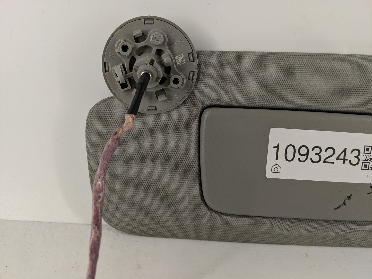 2020-2022 Chevrolet Equinox Sun Visor Shade Replacement Driver Left Mirror Fits Fits 2020 2021 2022 OEM Used Auto Parts - Oe