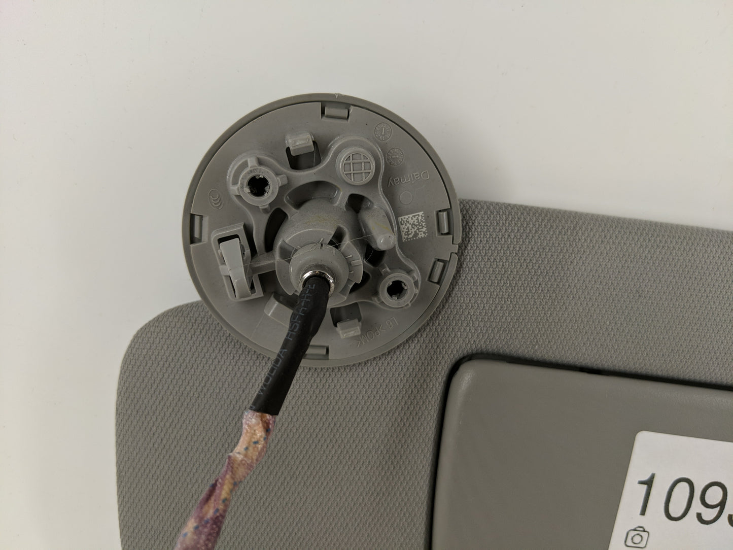 2020-2022 Chevrolet Equinox Sun Visor Shade Replacement Driver Left Mirror Fits Fits 2020 2021 2022 OEM Used Auto Parts - Oe