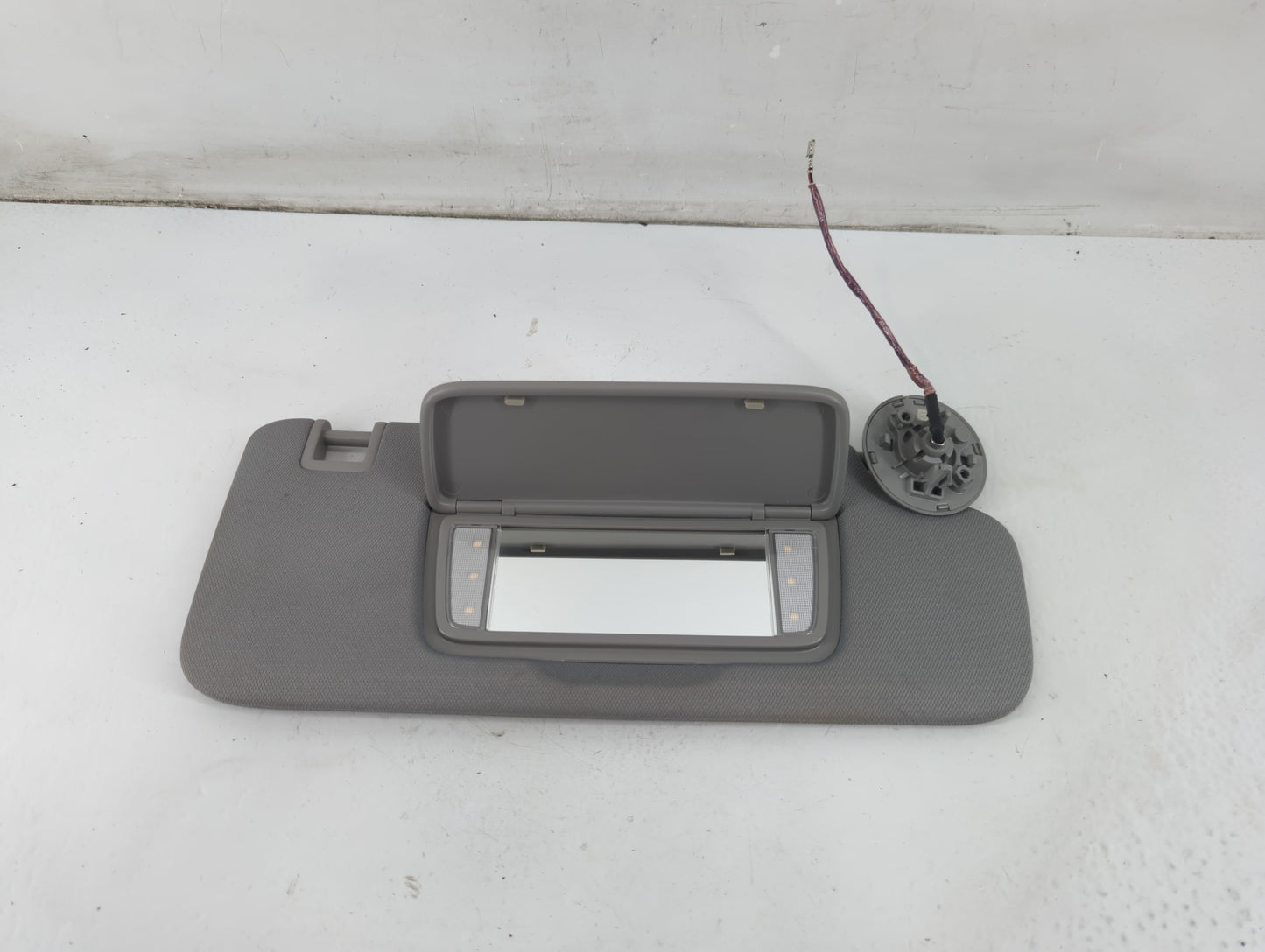 2020-2022 Chevrolet Equinox Sun Visor Shade Replacement Passenger Right Mirror Fits Fits 2020 2021 2022 OEM Used Auto Parts 