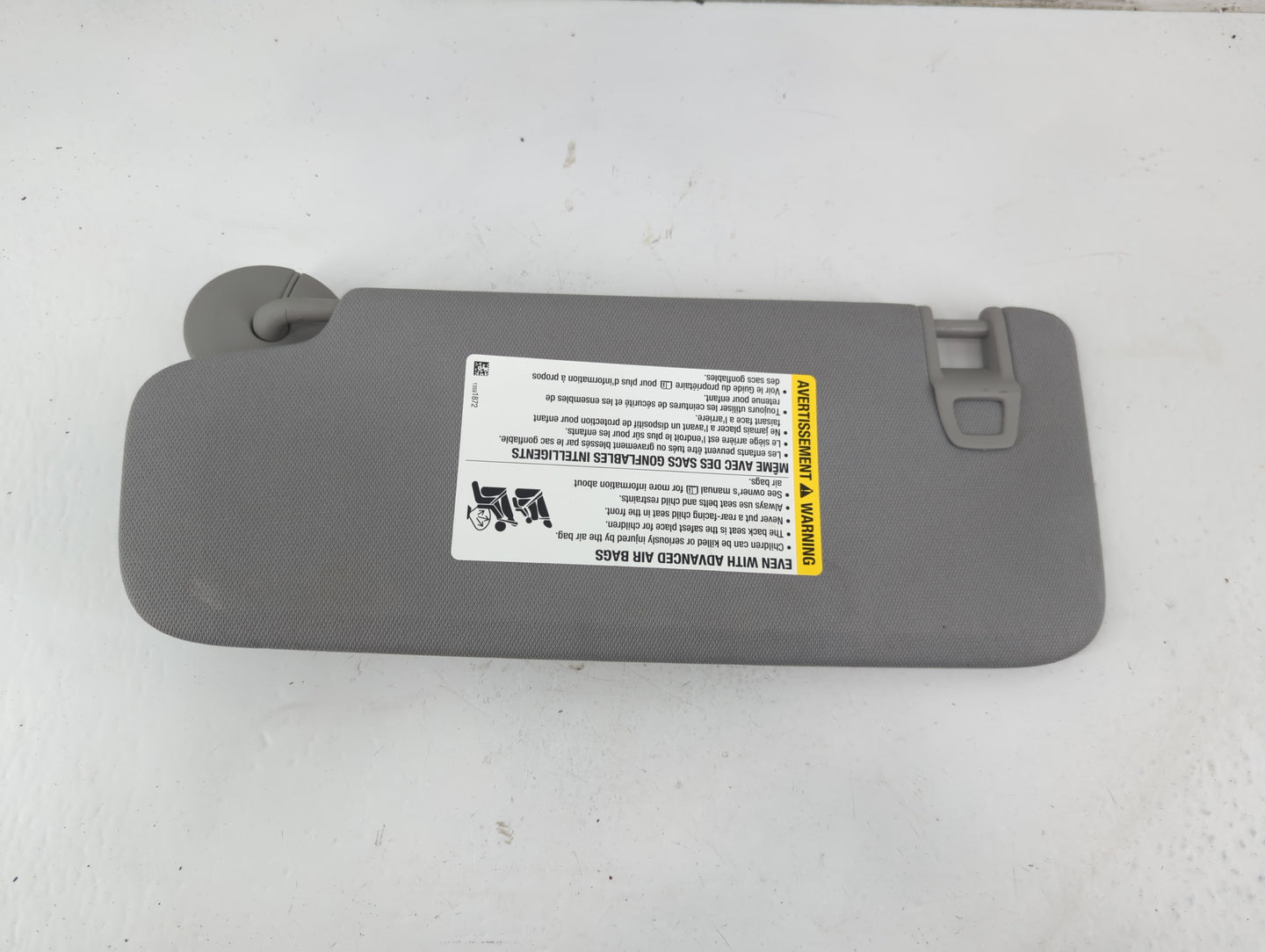 2020-2022 Chevrolet Equinox Sun Visor Shade Replacement Passenger Right Mirror Fits Fits 2020 2021 2022 OEM Used Auto Parts 