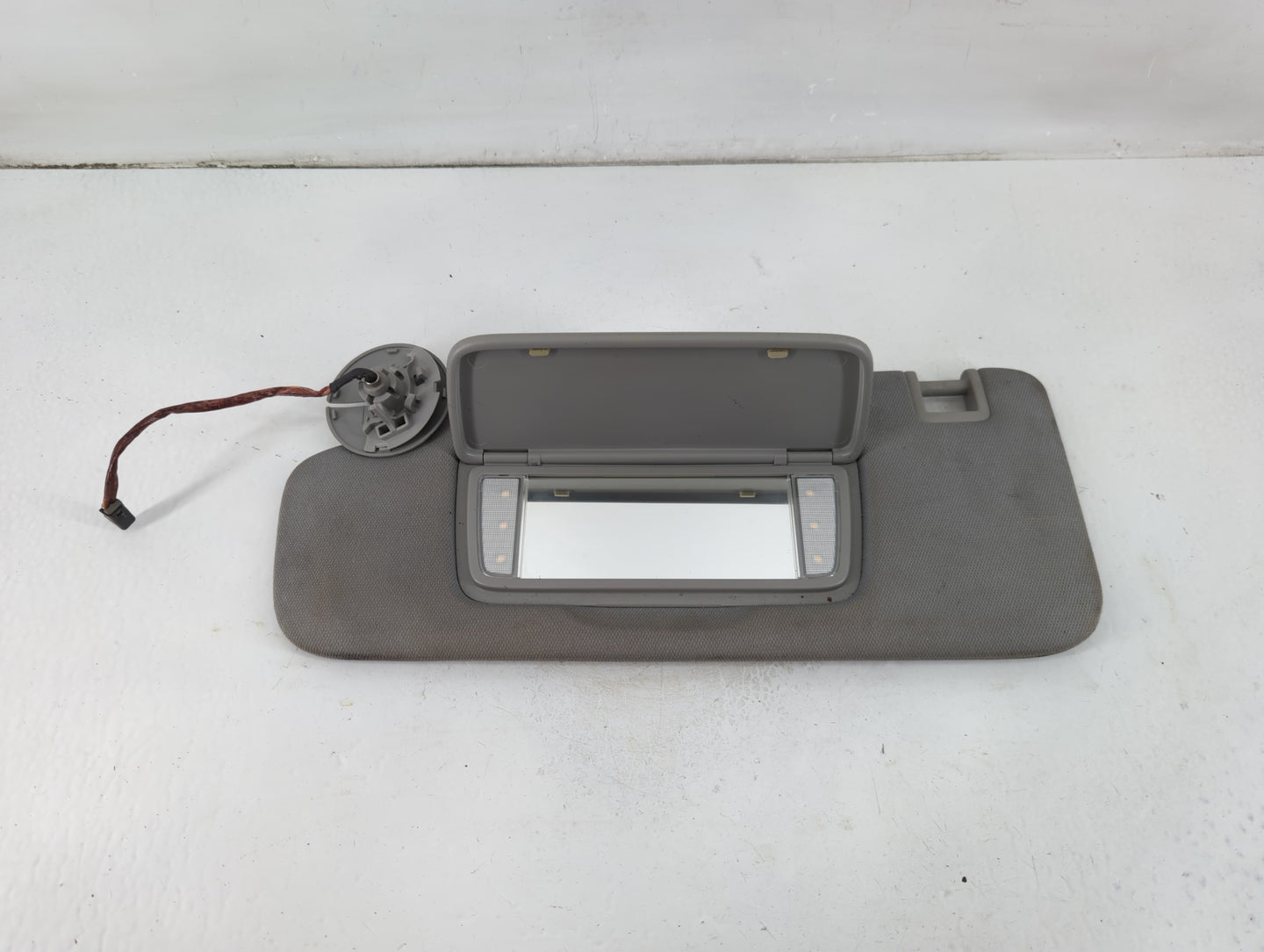 2020-2022 Chevrolet Equinox Sun Visor Shade Replacement Passenger Right Mirror Fits Fits 2020 2021 2022 OEM Used Auto Parts 