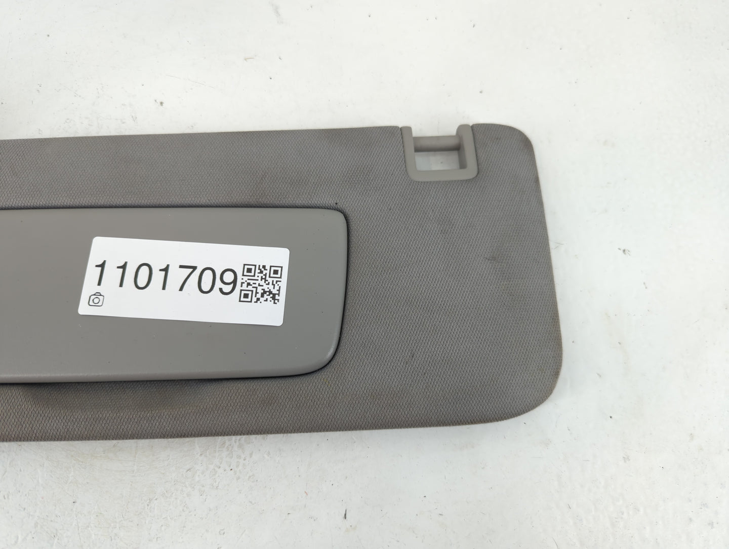 2020-2022 Chevrolet Equinox Sun Visor Shade Replacement Passenger Right Mirror Fits Fits 2020 2021 2022 OEM Used Auto Parts 