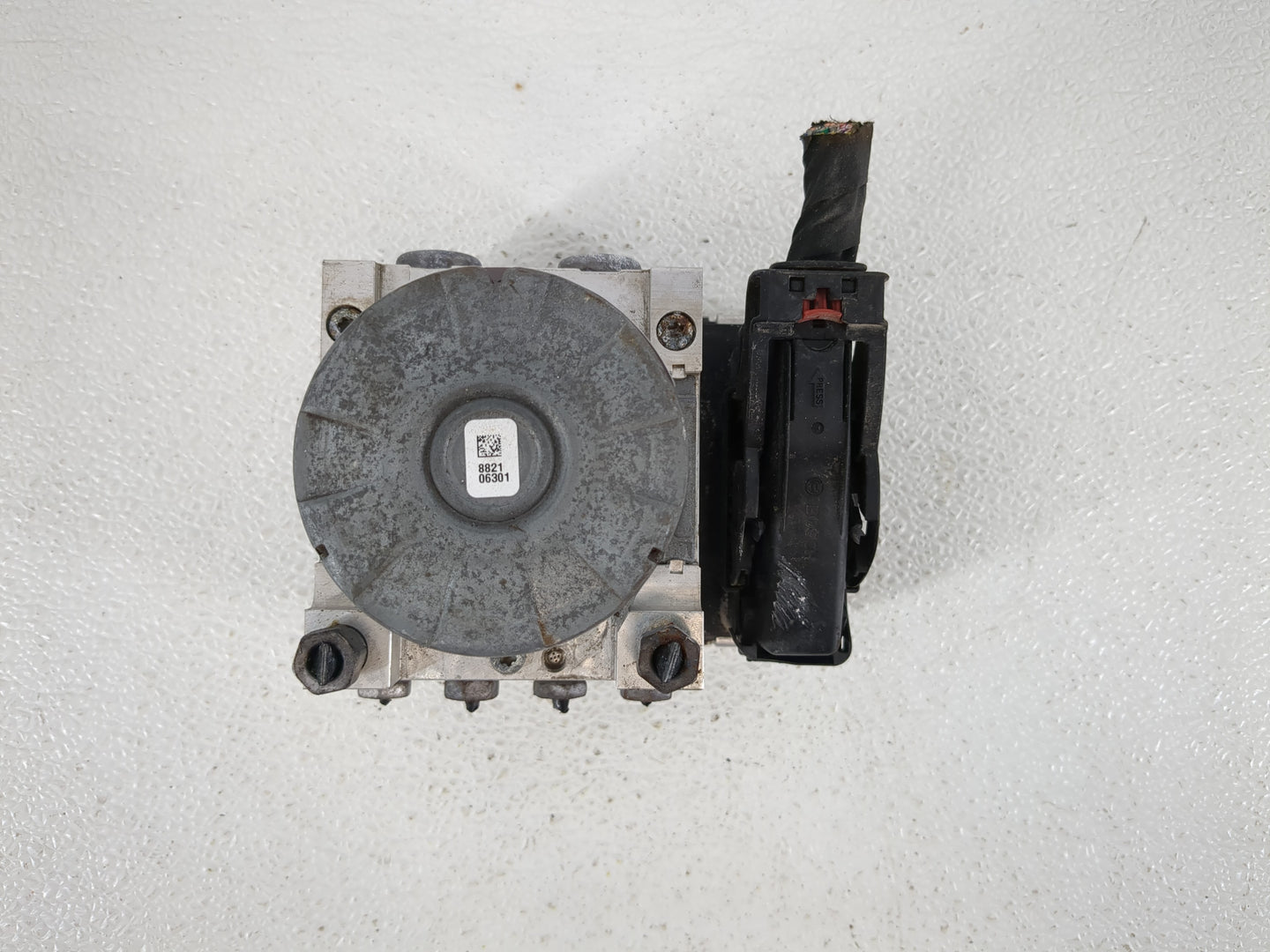 2020-2022 Chevrolet Equinox ABS Pump Control Module Replacement P/N:84825145 Fits Fits 2020 2021 2022 OEM Used Auto Parts - 