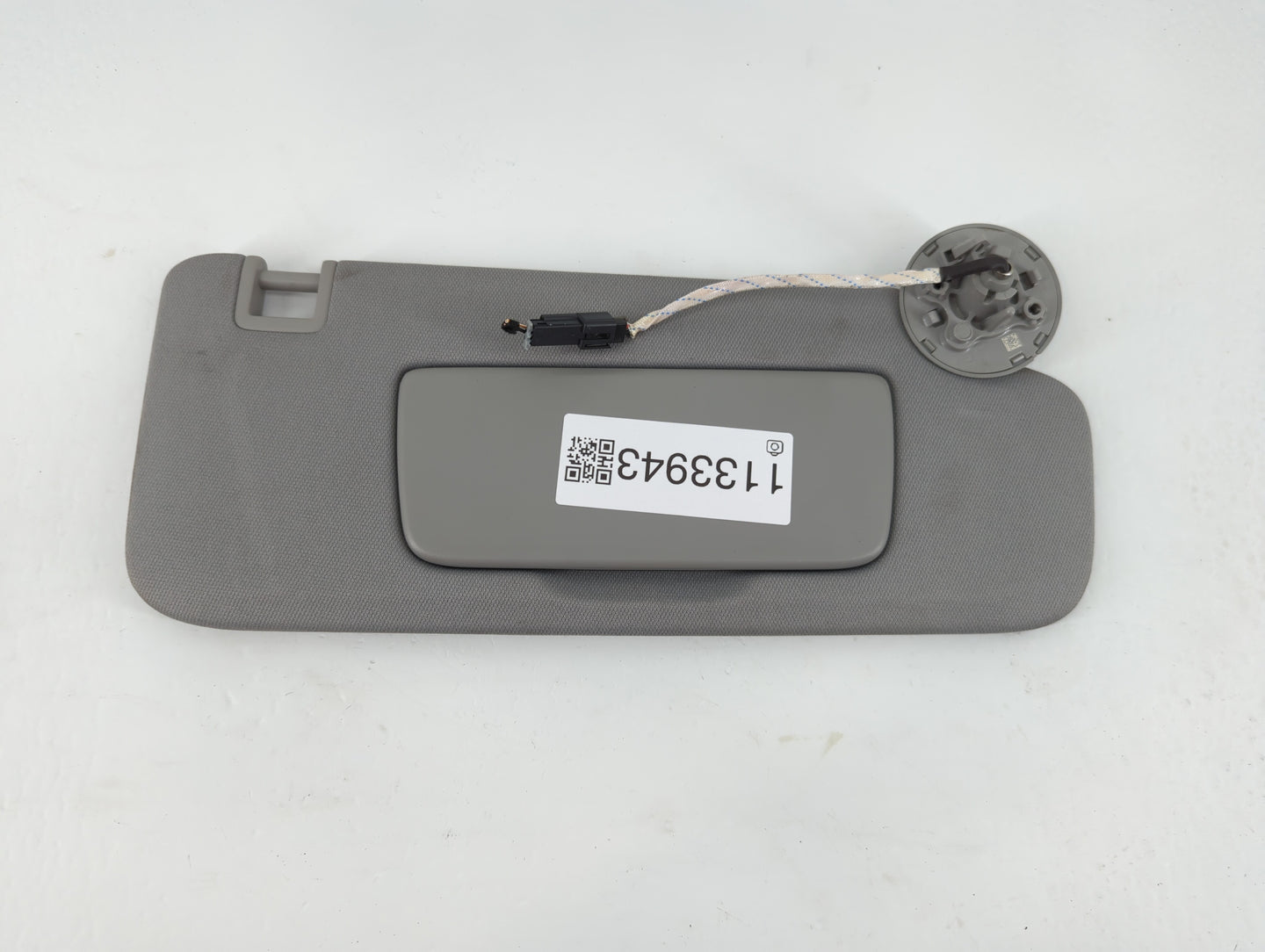 2020-2022 Chevrolet Equinox Sun Visor Shade Replacement Passenger Right Mirror Fits Fits 2020 2021 2022 OEM Used Auto Parts 