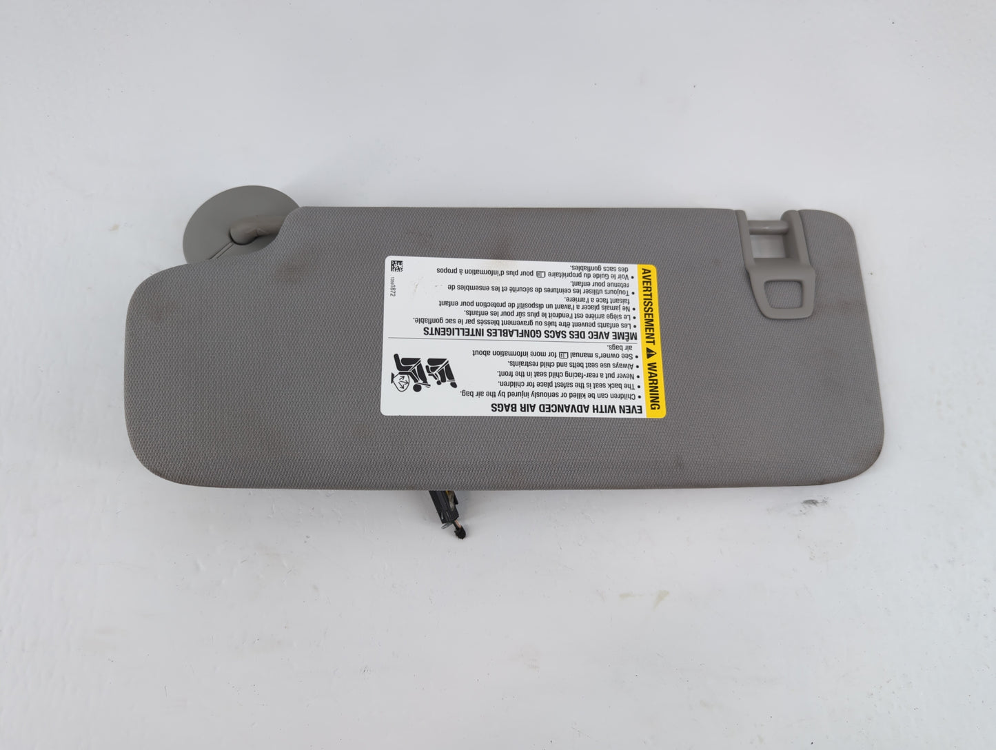2020-2022 Chevrolet Equinox Sun Visor Shade Replacement Passenger Right Mirror Fits Fits 2020 2021 2022 OEM Used Auto Parts 