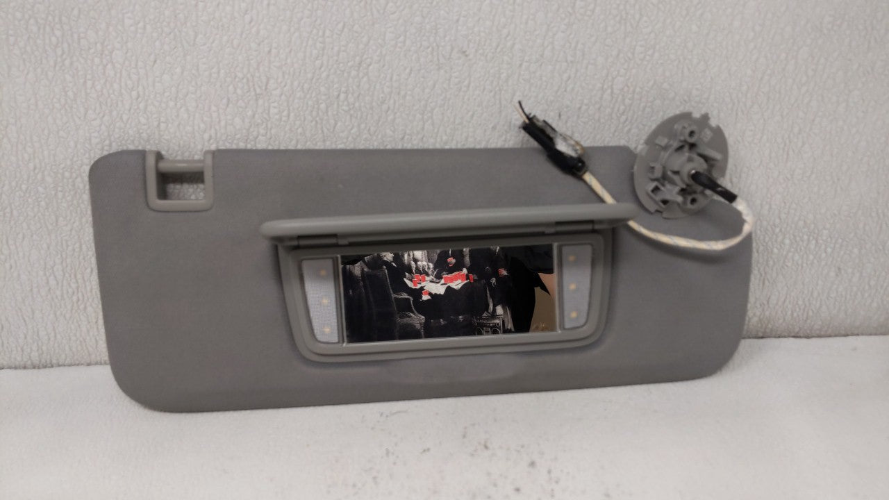 2018-2019 Chevrolet Equinox Sun Visor Shade Replacement Passenger Right Mirror Fits Fits 2018 2019 OEM Used Auto Parts - Oem