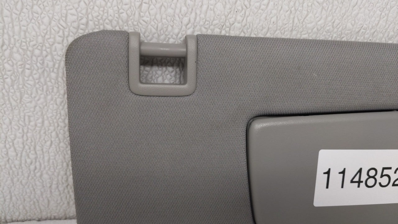 2018-2019 Chevrolet Equinox Sun Visor Shade Replacement Passenger Right Mirror Fits Fits 2018 2019 OEM Used Auto Parts - Oem