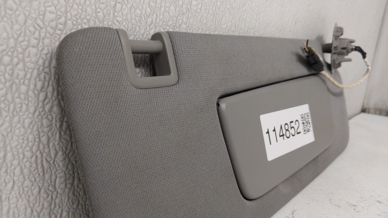 2018-2019 Chevrolet Equinox Sun Visor Shade Replacement Passenger Right Mirror Fits Fits 2018 2019 OEM Used Auto Parts - Oem