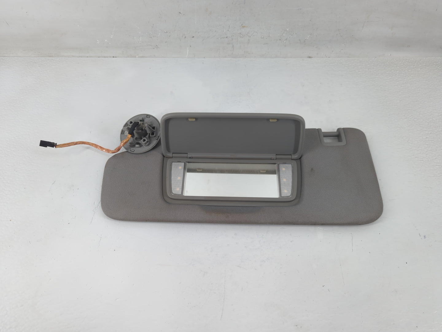 2020-2022 Chevrolet Equinox Sun Visor Shade Replacement Driver Left Mirror Fits Fits 2020 2021 2022 OEM Used Auto Parts - Oe