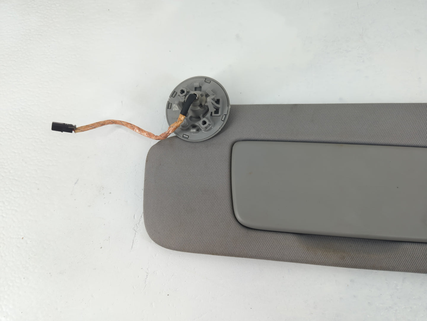 2020-2022 Chevrolet Equinox Sun Visor Shade Replacement Driver Left Mirror Fits Fits 2020 2021 2022 OEM Used Auto Parts - Oe