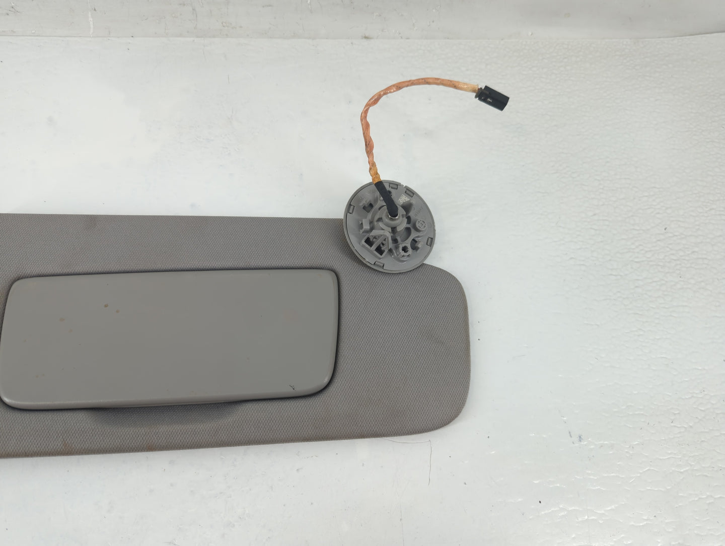 2020-2022 Chevrolet Equinox Sun Visor Shade Replacement Passenger Right Mirror Fits Fits 2020 2021 2022 OEM Used Auto Parts 