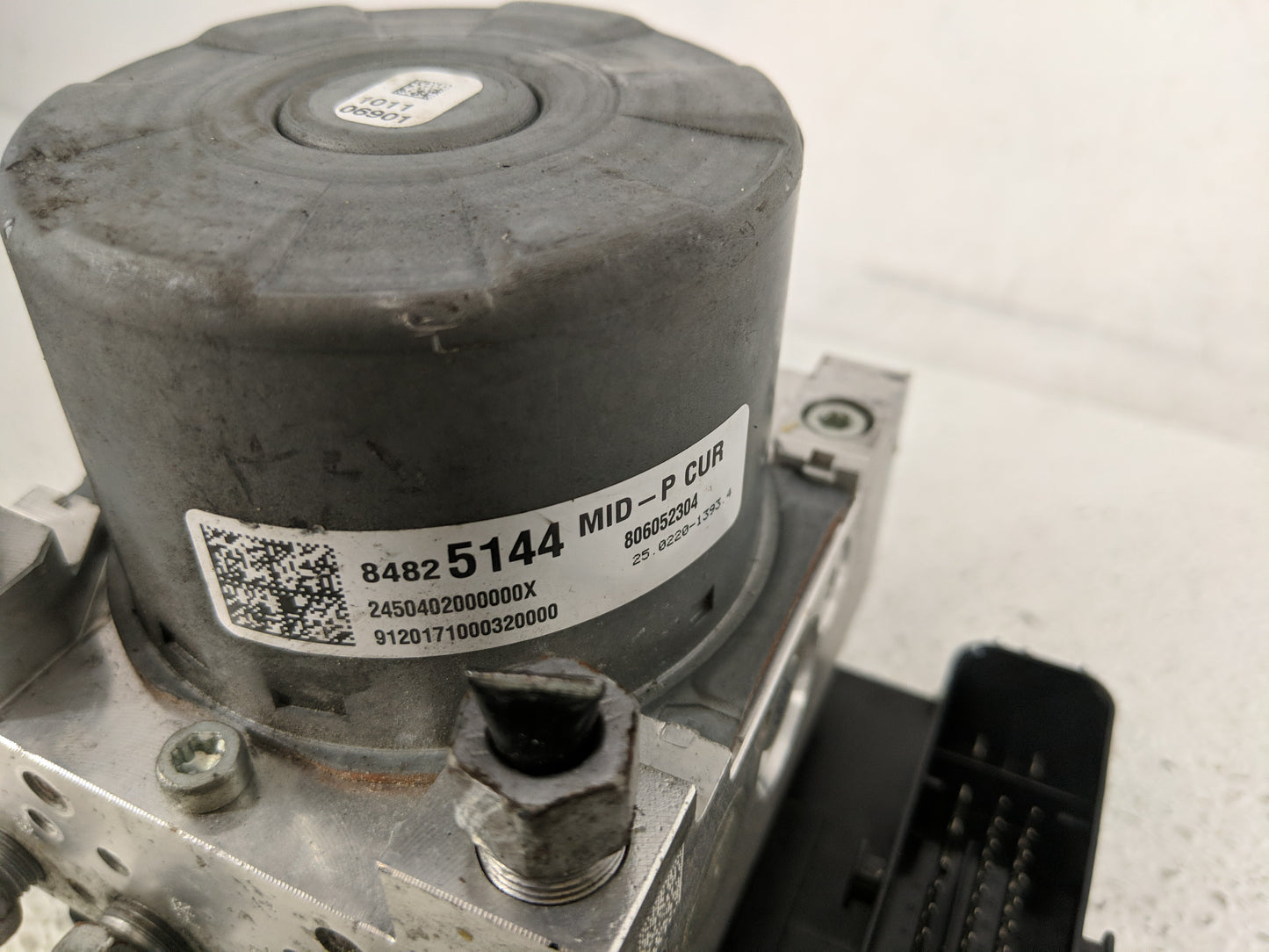 2020-2022 Chevrolet Equinox ABS Pump Control Module Replacement P/N:84825144 Fits Fits 2020 2021 2022 OEM Used Auto Parts - 