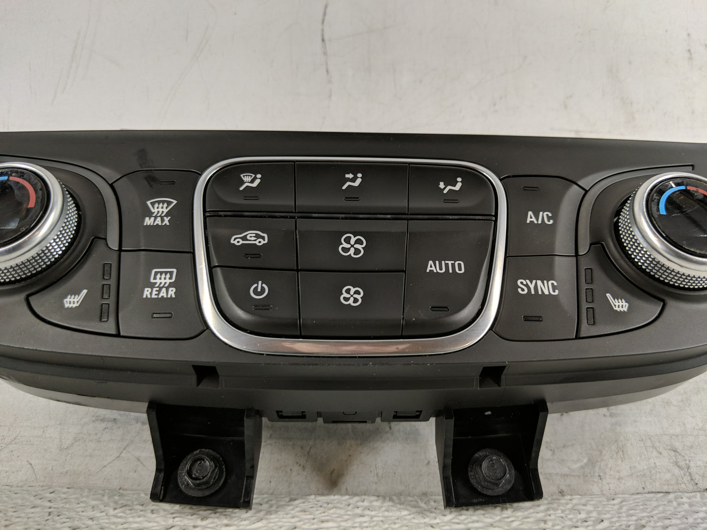 2019-2021 Chevrolet Equinox Climate Control Module Temperature AC/Heater Replacement P/N:84612975 Fits Fits 2019 2020 2021 O