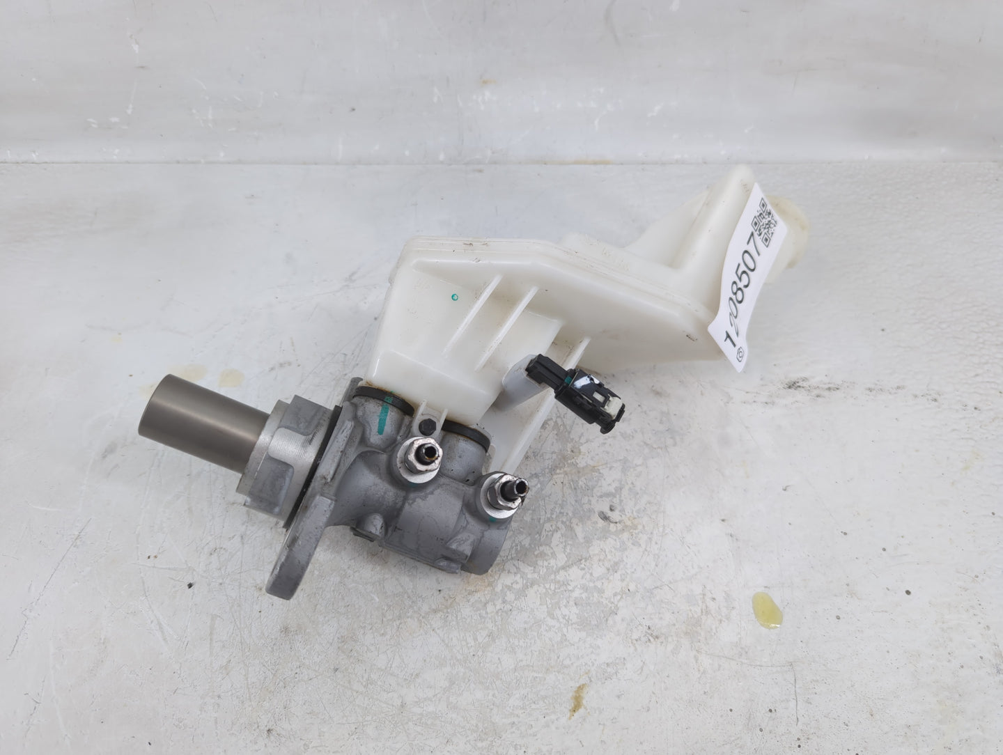 2018-2022 Chevrolet Equinox Brake Master Cylinder - Oemusedautoparts1.com