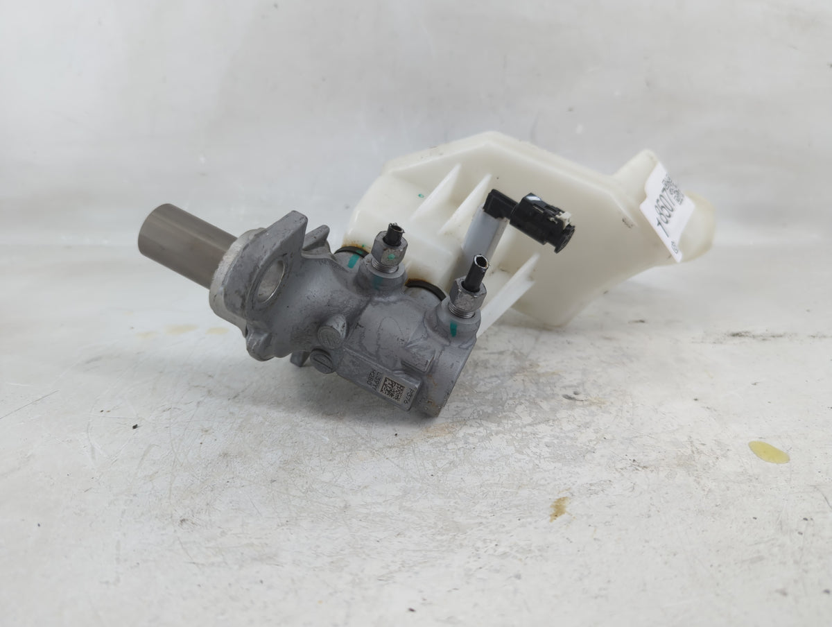 2018-2022 Chevrolet Equinox Brake Master Cylinder 1208507 - Oemusedautoparts1.com