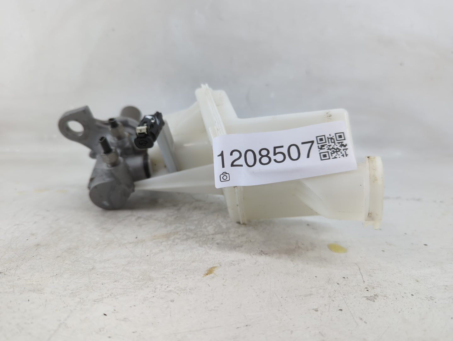2018-2022 Chevrolet Equinox Brake Master Cylinder - Oemusedautoparts1.com