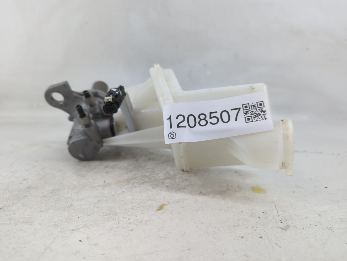 2018-2022 Chevrolet Equinox Brake Master Cylinder 1208507 - Oemusedautoparts1.com