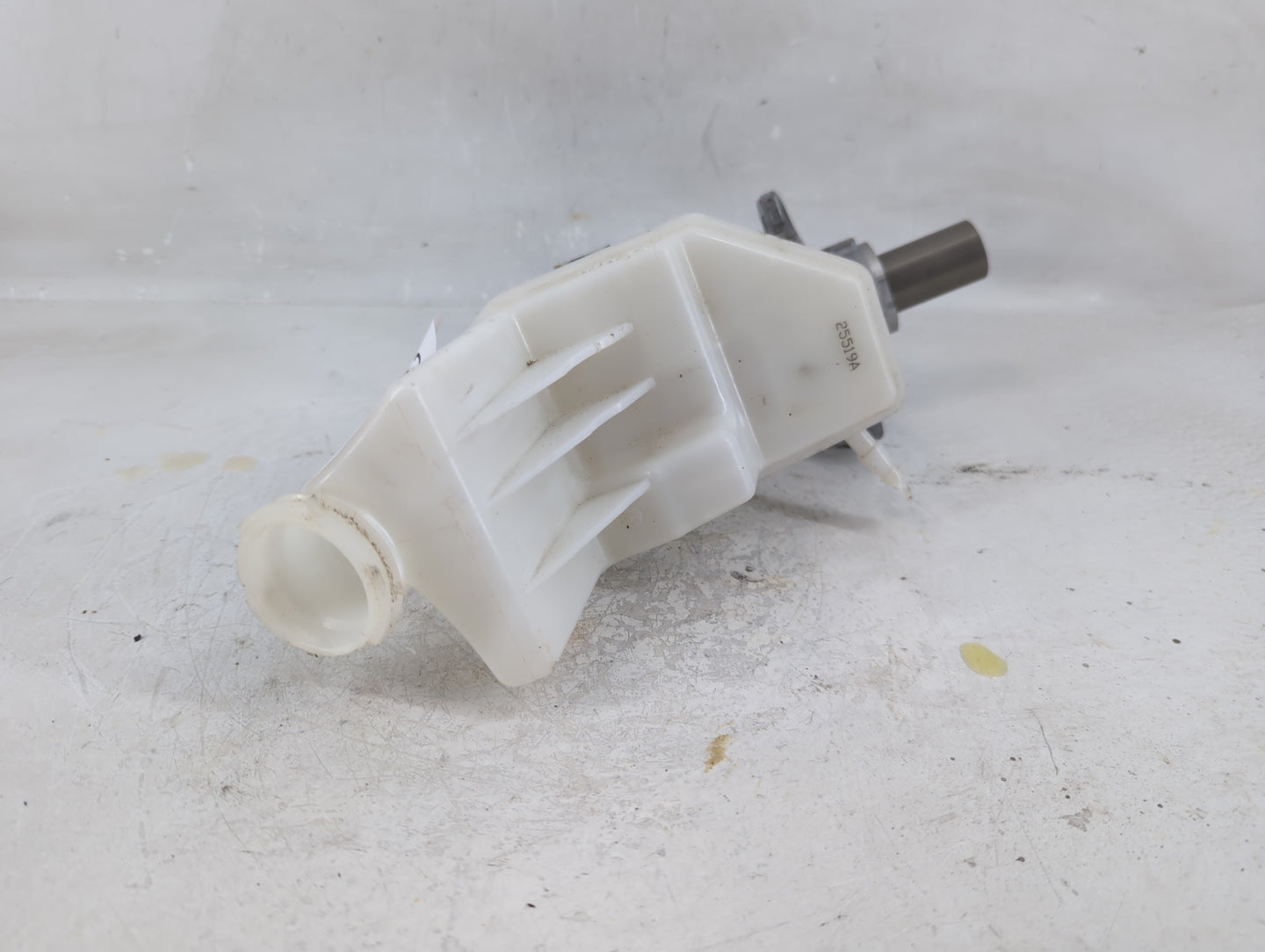 2018-2022 Chevrolet Equinox Brake Master Cylinder 1208507 - Oemusedautoparts1.com