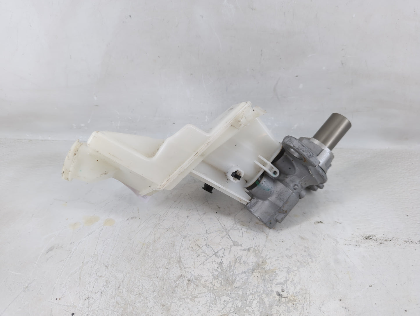 2018-2022 Chevrolet Equinox Brake Master Cylinder 1208507 - Oemusedautoparts1.com