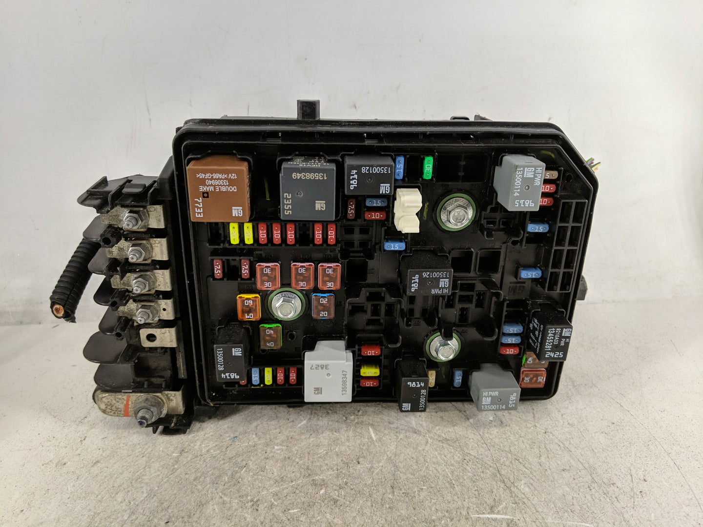2018-2022 Chevrolet Equinox Fusebox Fuse Box Panel Relay Module P/N:84809671 Fits Fits 2018 2019 2020 2021 2022 OEM Used Aut