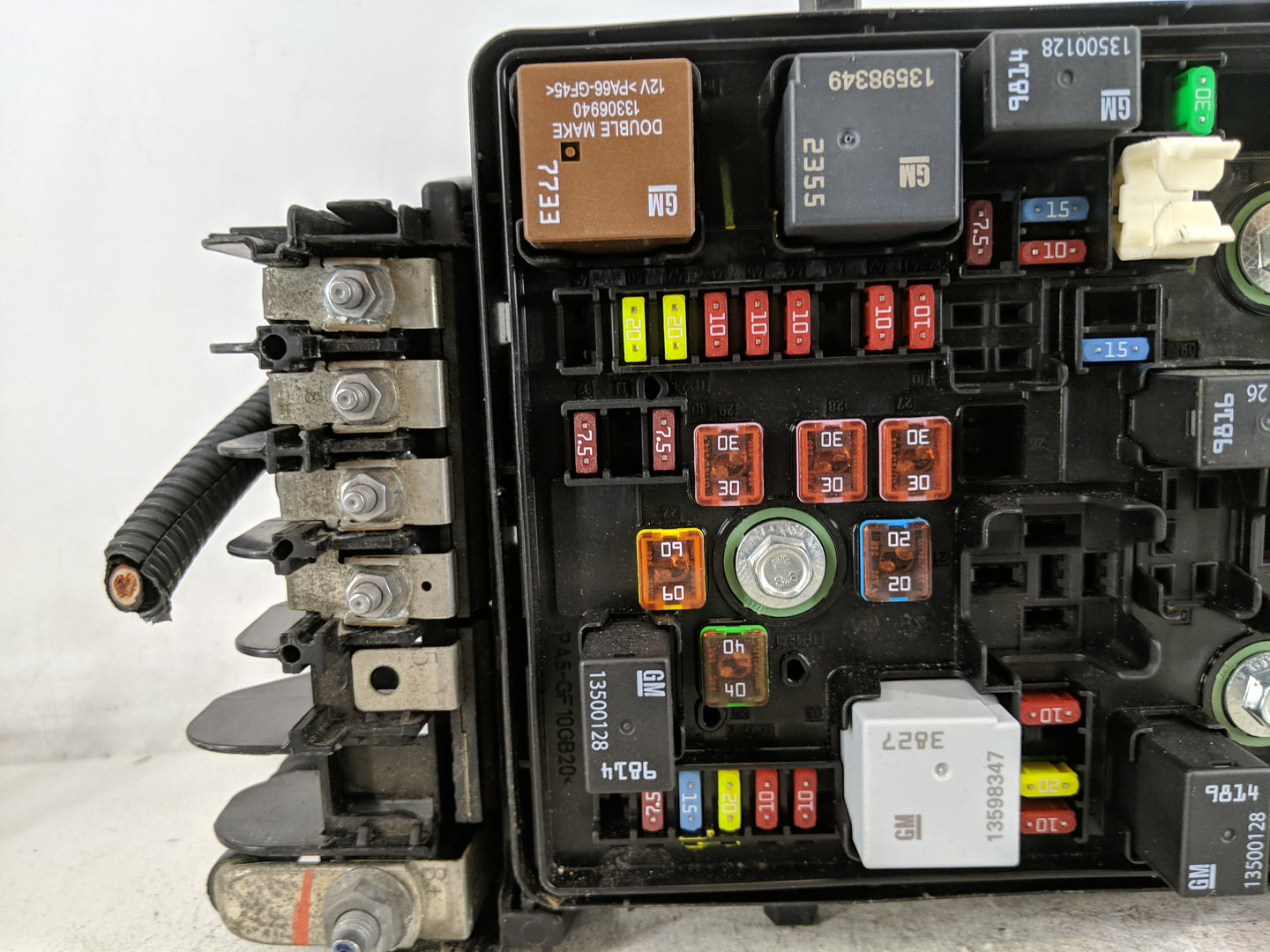 2018-2022 Chevrolet Equinox Fusebox Fuse Box Panel Relay Module P/N:84809671 Fits Fits 2018 2019 2020 2021 2022 OEM Used Aut