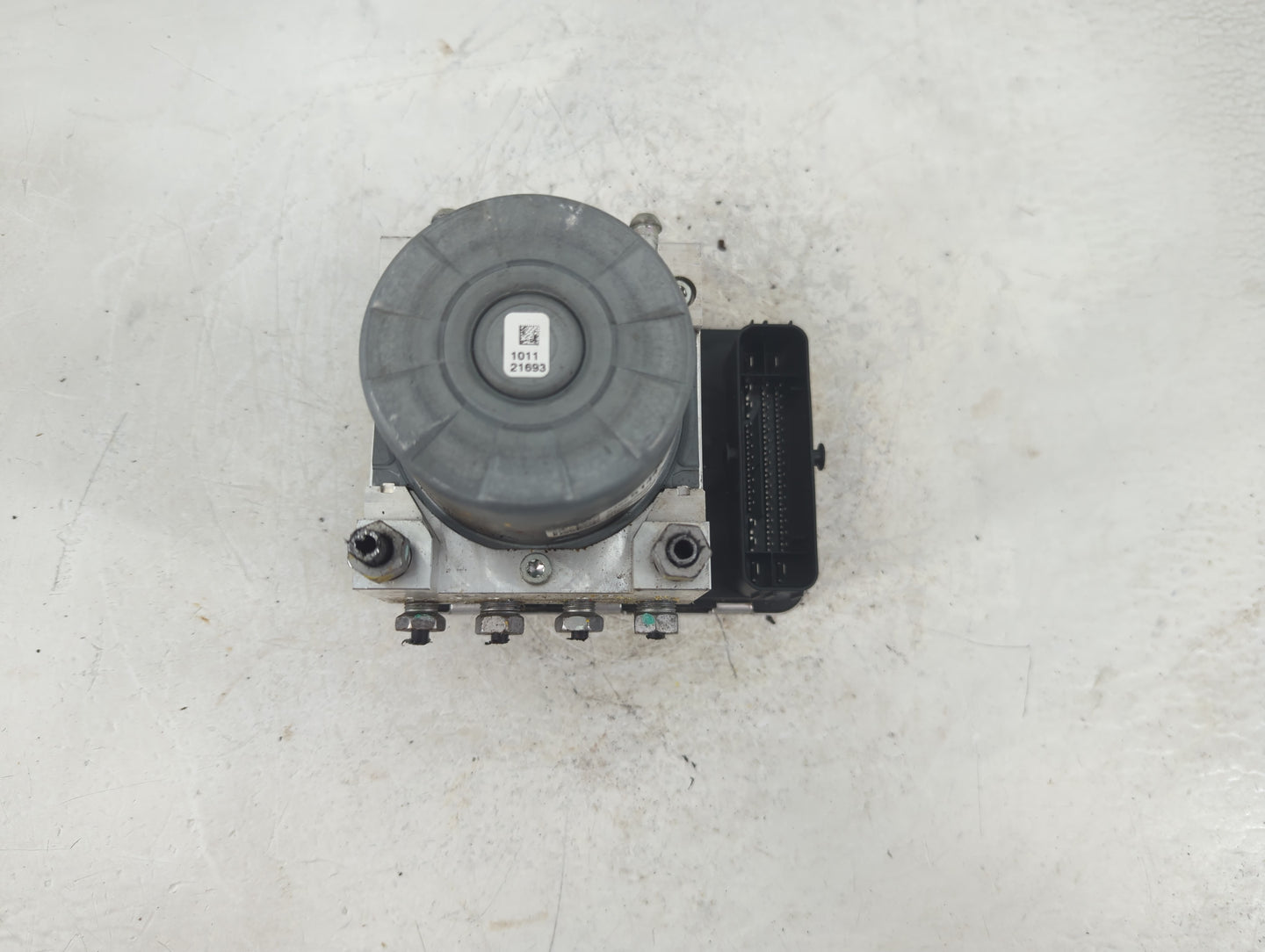 2020 Chevrolet Equinox ABS Pump Control Module Replacement P/N:84825144 Fits Fits 2021 OEM Used Auto Parts - Oemusedautopart
