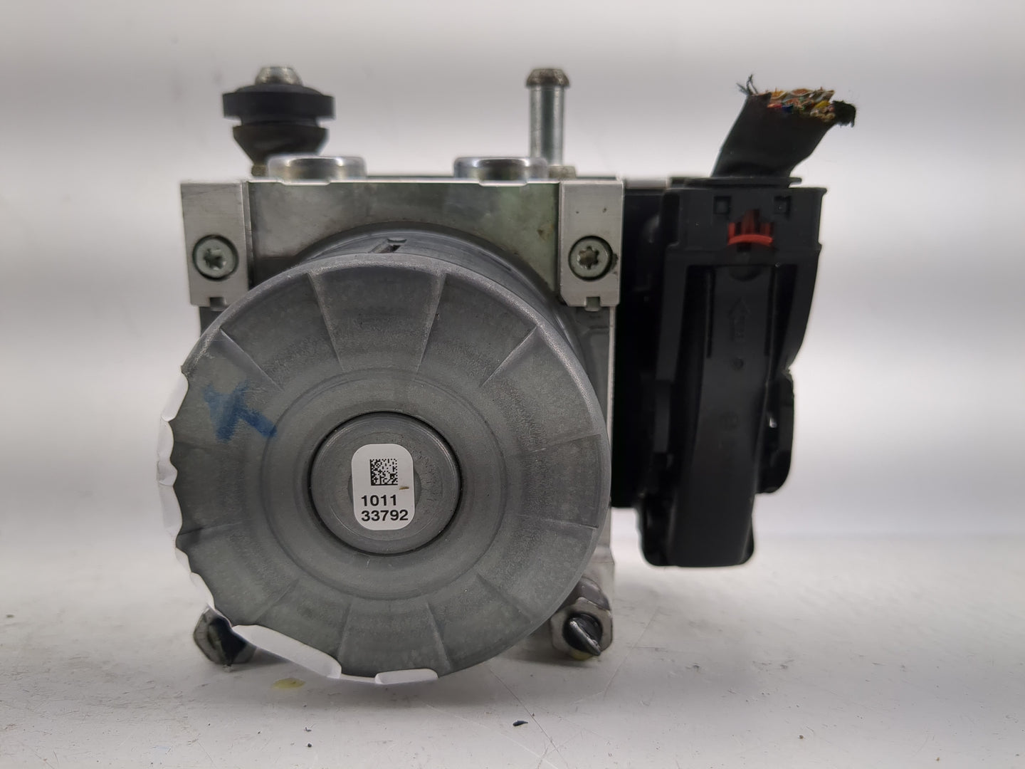 2020-2022 Chevrolet Equinox ABS Pump Control Module Replacement P/N:84825144 Fits Fits 2020 2021 2022 OEM Used Auto Parts - 