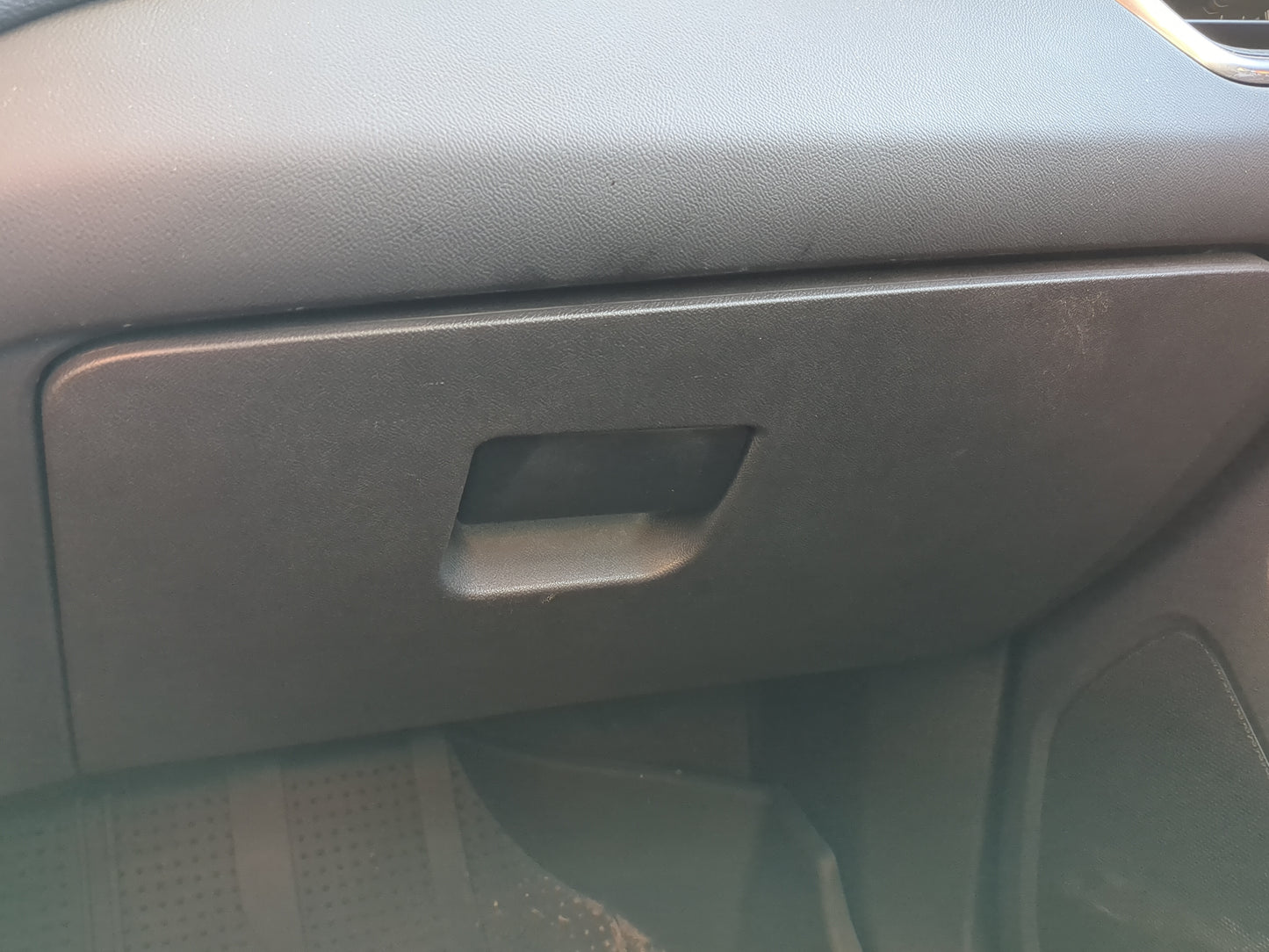 2020 Chevrolet Equinox Passenger Glove Box Door Storage Compartment - Oemusedautoparts1.com