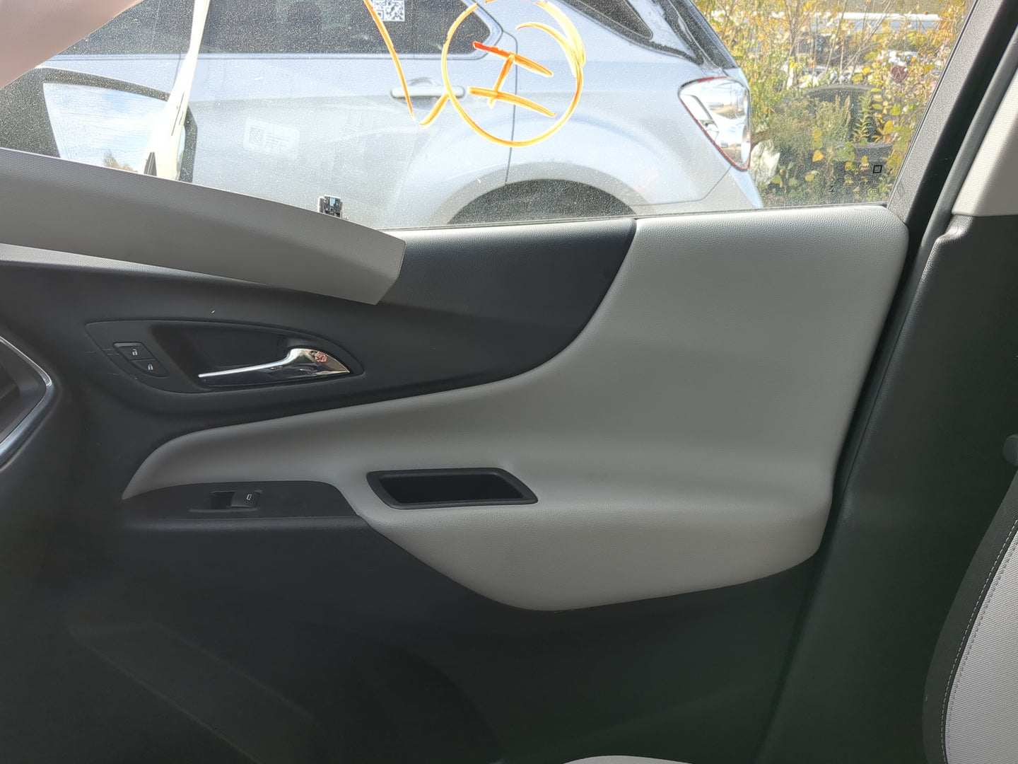 2020 Chevrolet Equinox Front Right Passenger Interior Door Panel Trim - Oemusedautoparts1.com