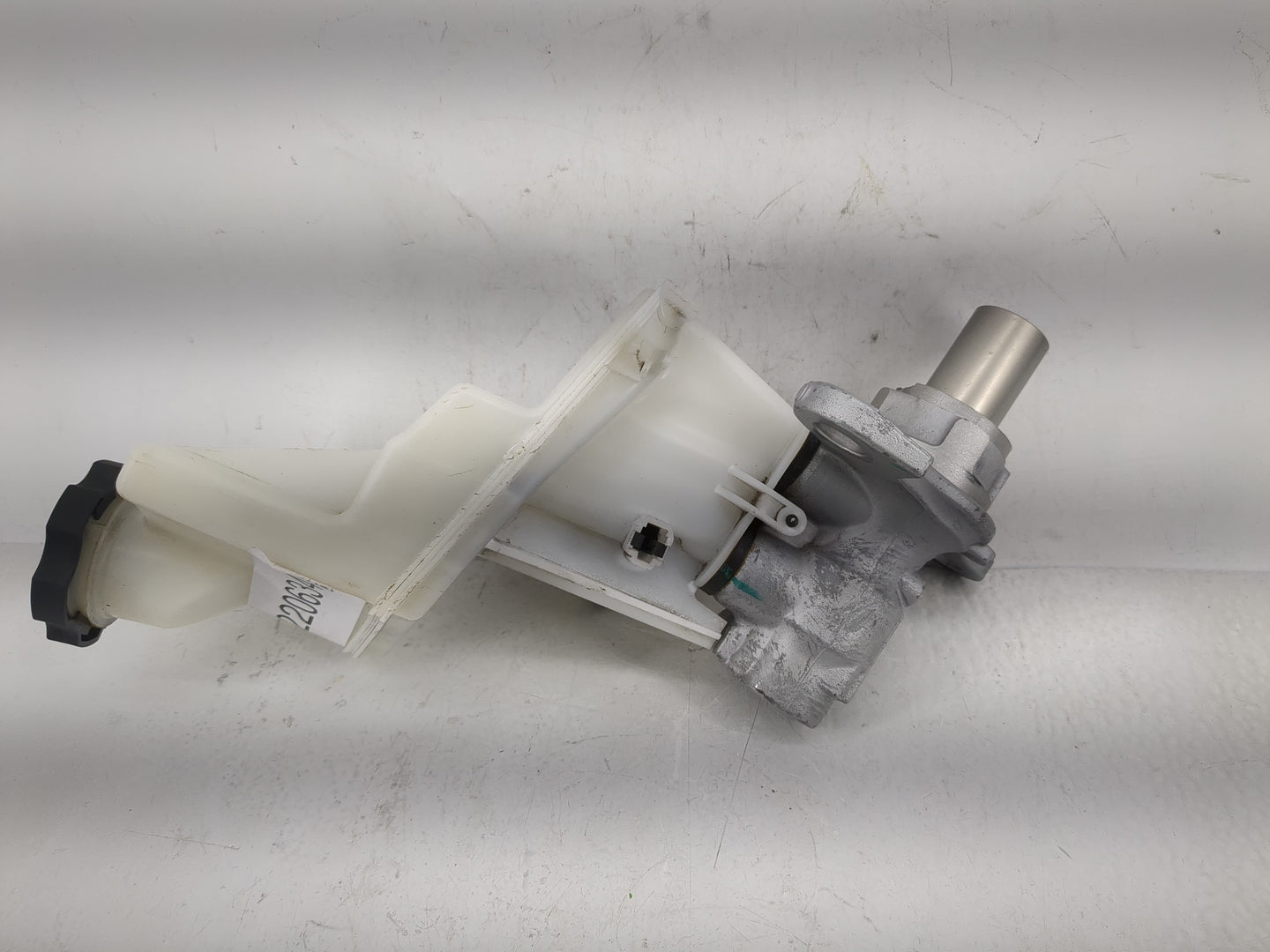 2018-2022 Chevrolet Equinox Brake Master Cylinder 1220634 - Oemusedautoparts1.com