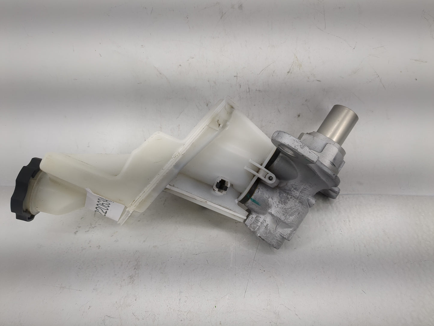2018-2022 Chevrolet Equinox Brake Master Cylinder 1220634 - Oemusedautoparts1.com