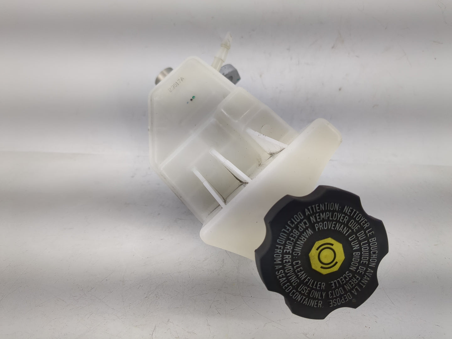 2018-2022 Chevrolet Equinox Brake Master Cylinder 1220634 - Oemusedautoparts1.com