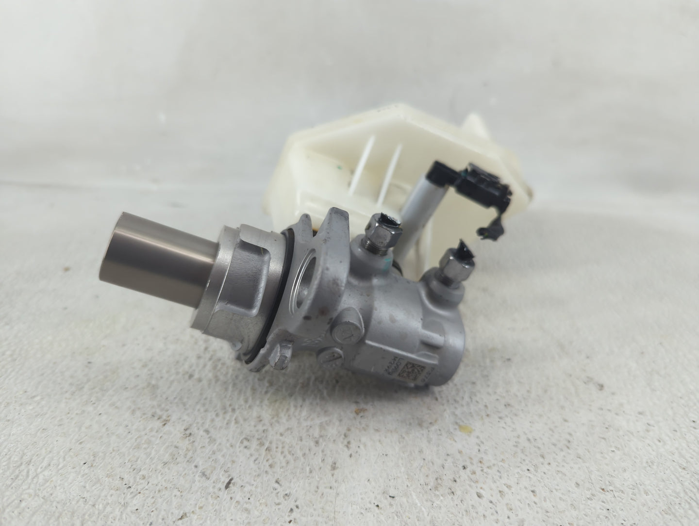 2018-2022 Chevrolet Equinox Brake Master Cylinder 1220743 - Oemusedautoparts1.com