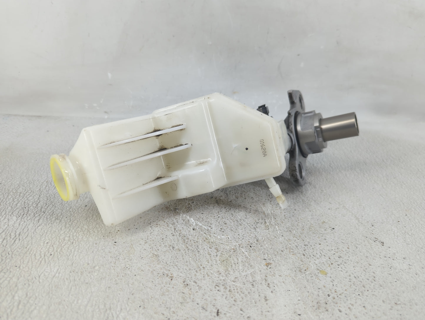 2018-2022 Chevrolet Equinox Brake Master Cylinder 1220743 - Oemusedautoparts1.com