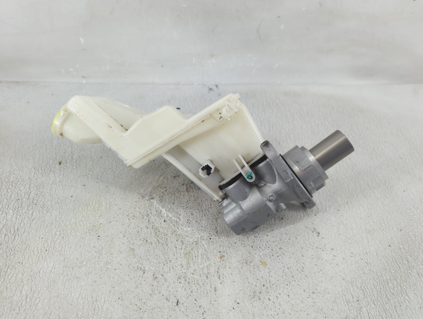 2018-2022 Chevrolet Equinox Brake Master Cylinder 1220743 - Oemusedautoparts1.com