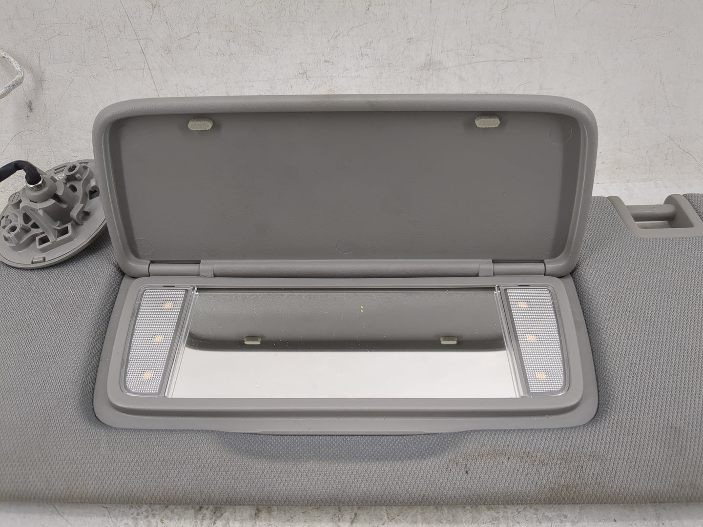 2020-2022 Chevrolet Equinox Sun Visor Shade Replacement Driver Left Mirror Fits Fits 2020 2021 2022 OEM Used Auto Parts - Oe