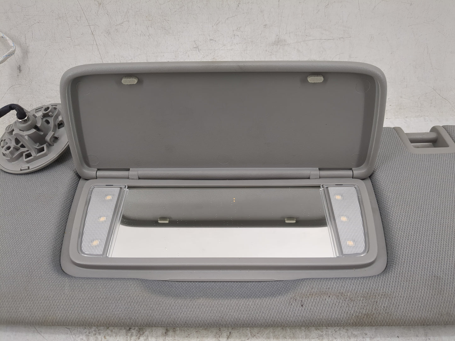 2020-2022 Chevrolet Equinox Sun Visor Shade Replacement Driver Left Mirror Fits Fits 2020 2021 2022 OEM Used Auto Parts - Oe