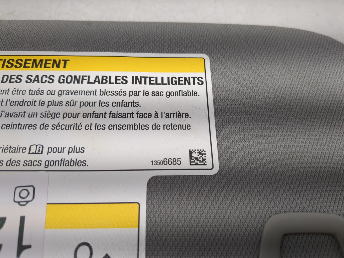 2020-2022 Chevrolet Equinox Sun Visor Shade Replacement Driver Left Mirror Fits Fits 2020 2021 2022 OEM Used Auto Parts - Oe