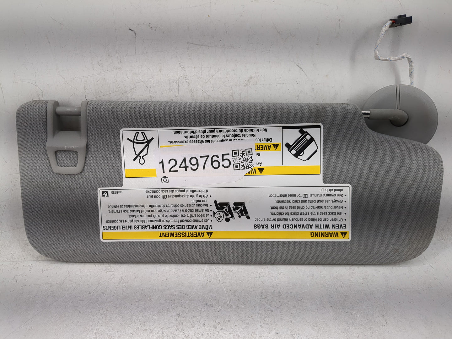 2020-2022 Chevrolet Equinox Sun Visor Shade Replacement Driver Left Mirror Fits Fits 2020 2021 2022 OEM Used Auto Parts - Oe