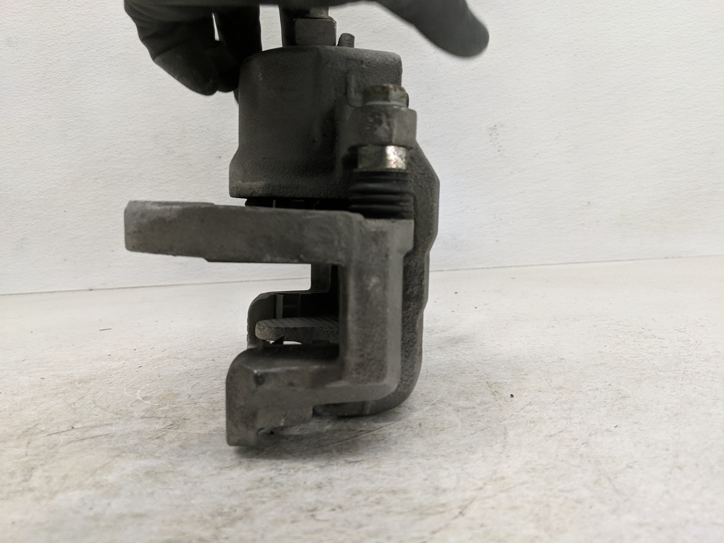 2018-2022 Chevrolet Equinox Rear Driver Left Brake Caliper 1252610 - Oemusedautoparts1.com