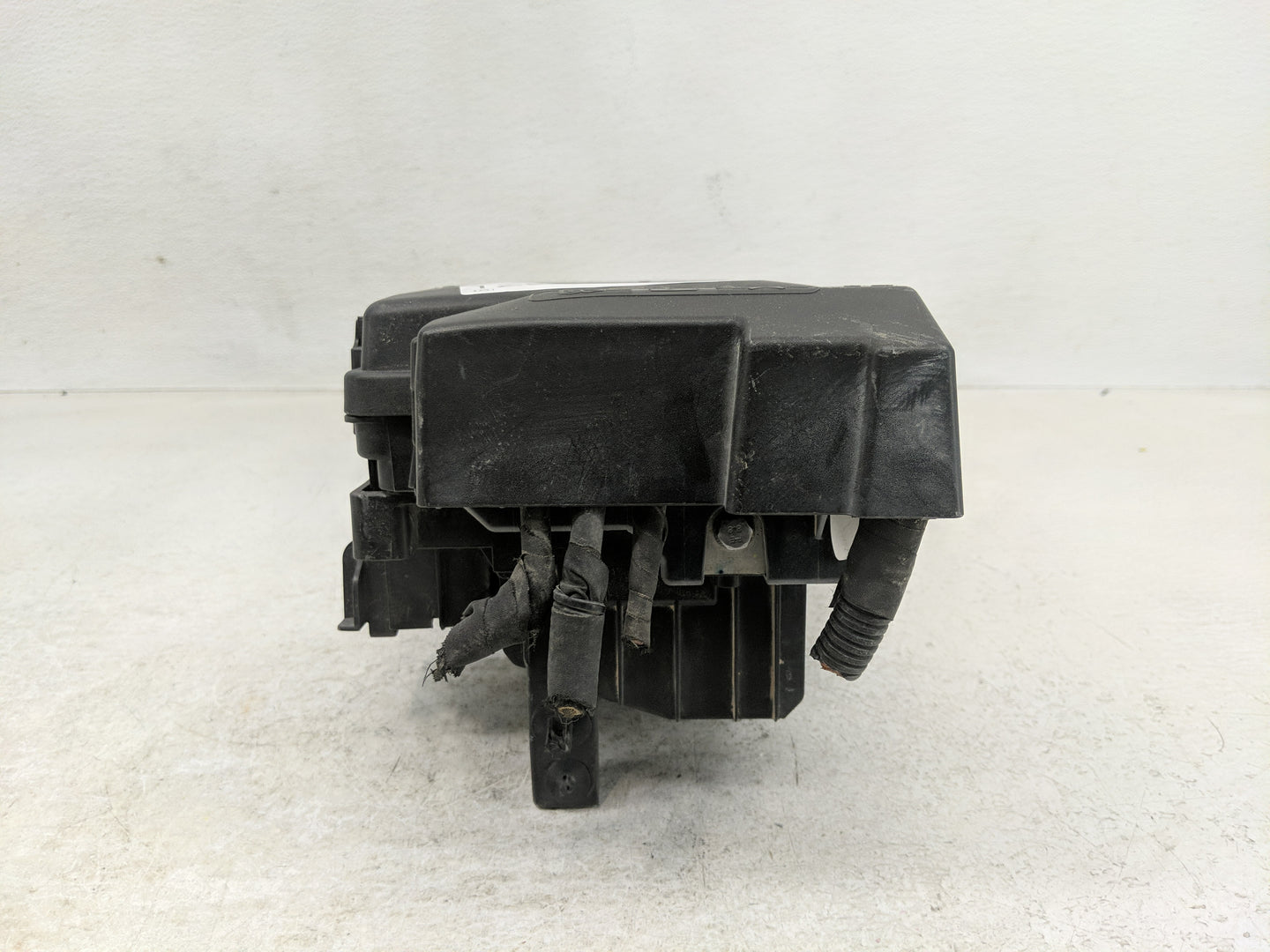 2018-2022 Chevrolet Equinox Fusebox Fuse Box Panel Relay Module P/N:84300718 07120222817 Fits Fits 2018 2019 2020 2021 2022 