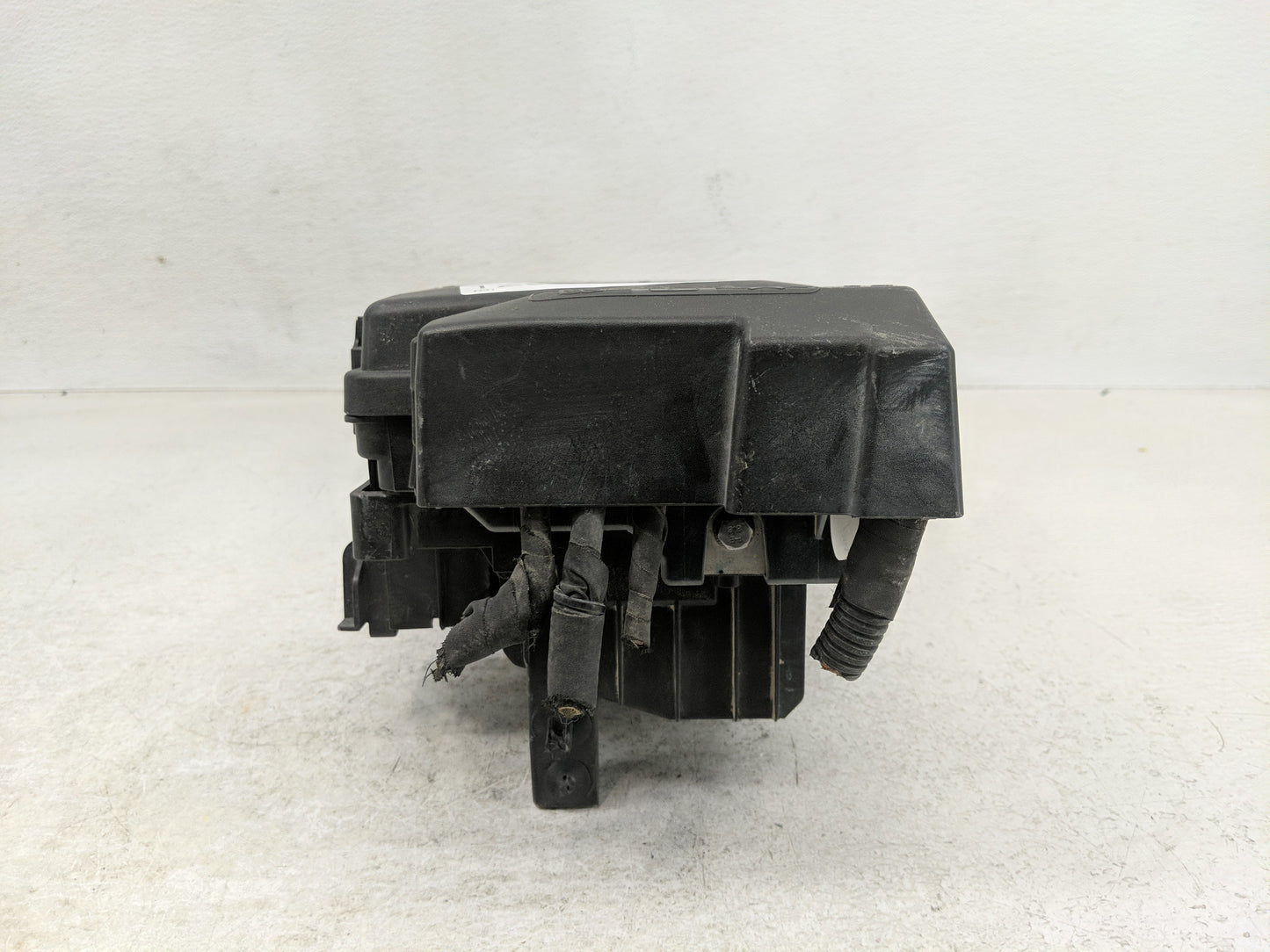 2018-2022 Chevrolet Equinox Fusebox Fuse Box Panel Relay Module P/N:84300718 07120222817 Fits Fits 2018 2019 2020 2021 2022 