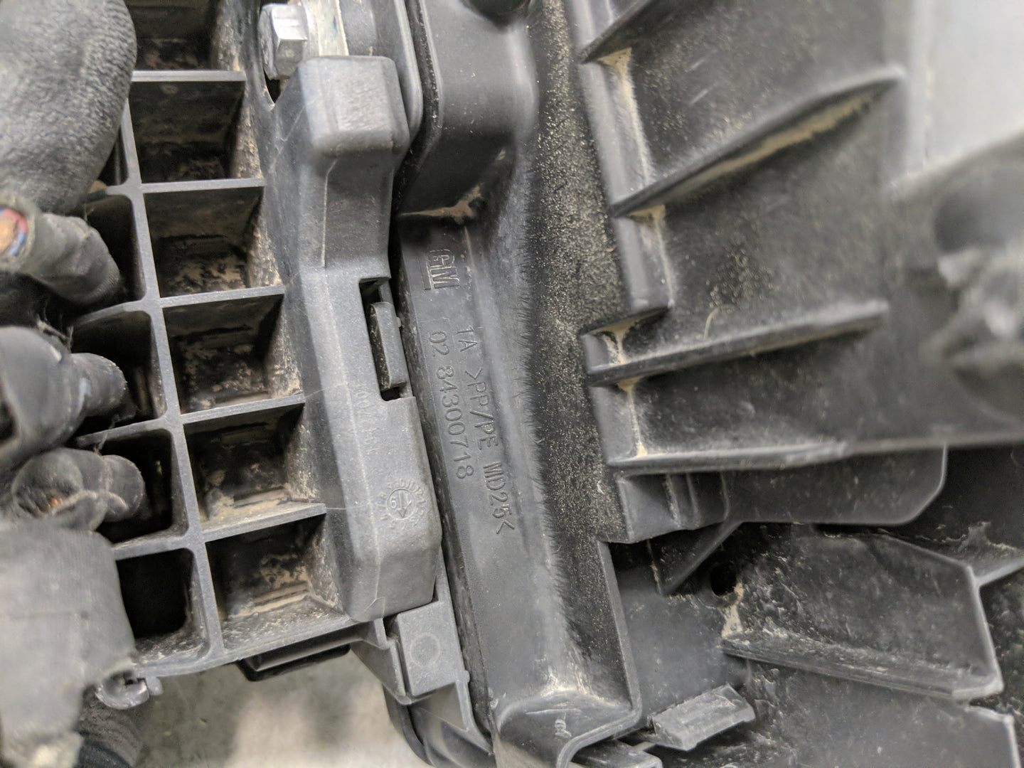 2018-2022 Chevrolet Equinox Fusebox Fuse Box Panel Relay Module P/N:84300718 07120222817 Fits Fits 2018 2019 2020 2021 2022 