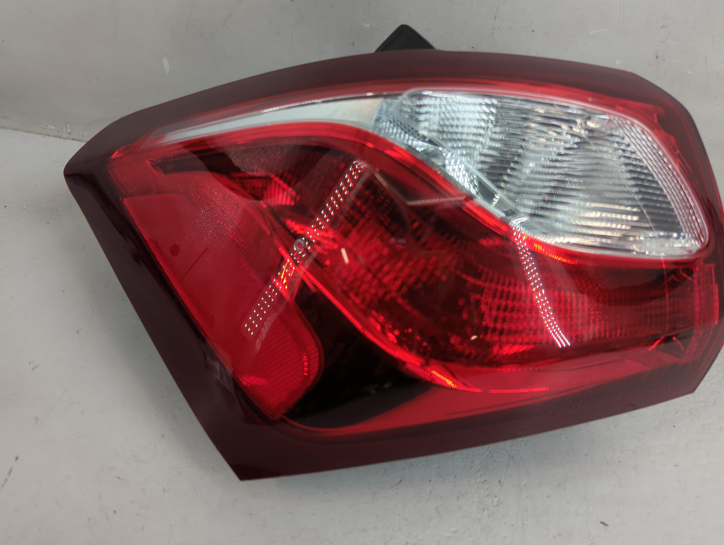 2020-2021 Chevrolet Equinox Tail Light Assembly Driver Left OEM P/N:84769835 LH 84769835 Fits Fits 2020 2021 OEM Used Auto P