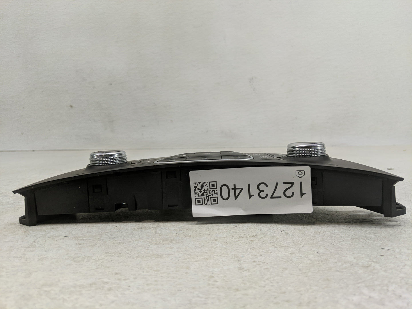 2020 Chevrolet Equinox Climate Control Module Temperature AC/Heater Replacement P/N:000235226 84612975 Fits OEM Used Auto Pa