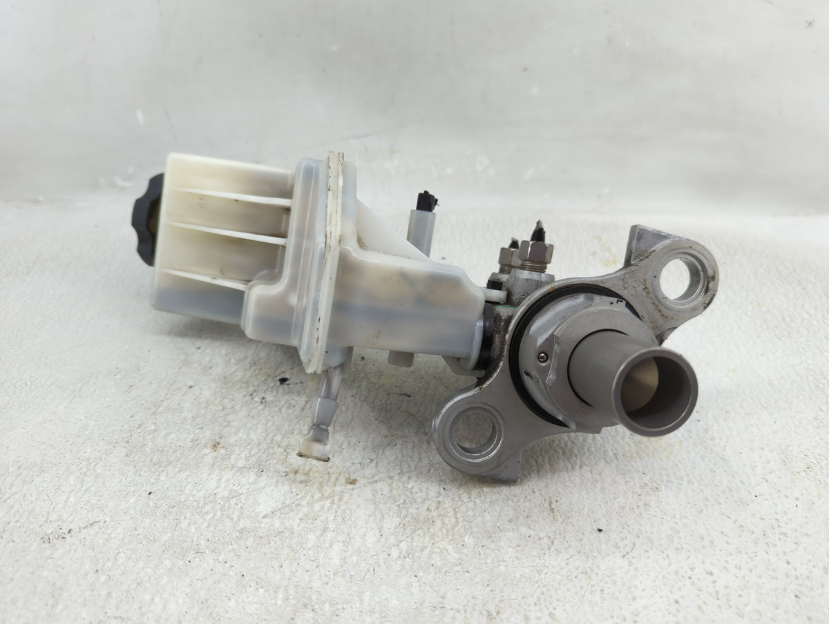 2018-2022 Chevrolet Equinox Brake Master Cylinder 1278051 - Oemusedautoparts1.com
