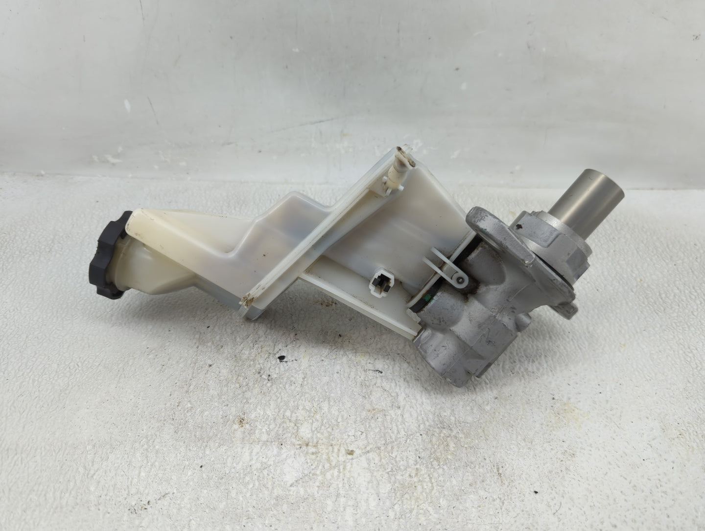 2018-2022 Chevrolet Equinox Brake Master Cylinder 1278051 - Oemusedautoparts1.com